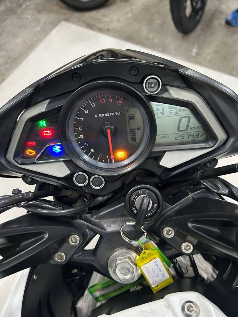 BAJAJ DOMINAR 160