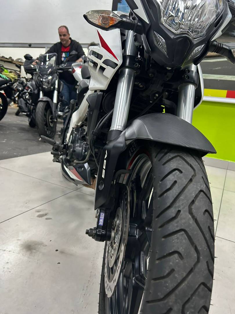 BAJAJ DOMINAR 160