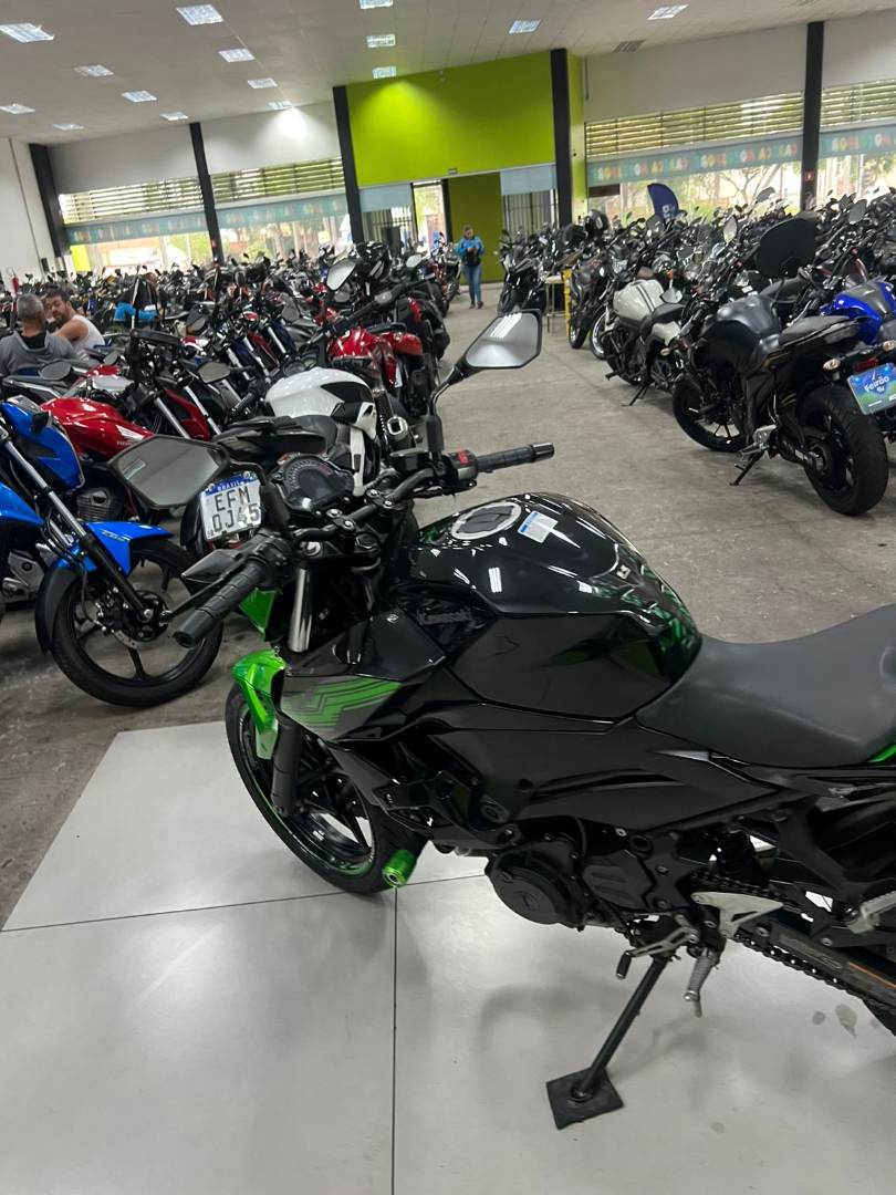 KAWASAKI Z400