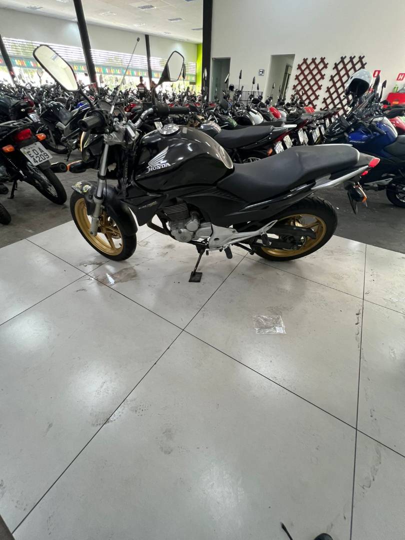 HONDA CB 300R