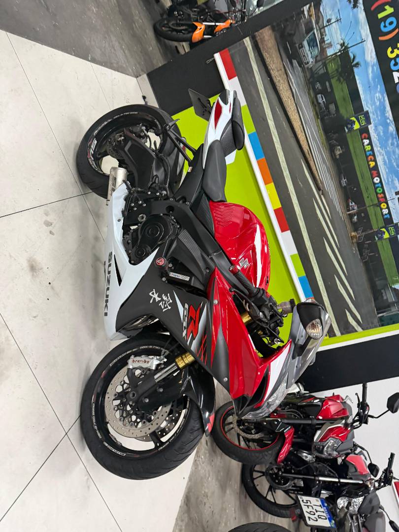 SUZUKI GSX R750