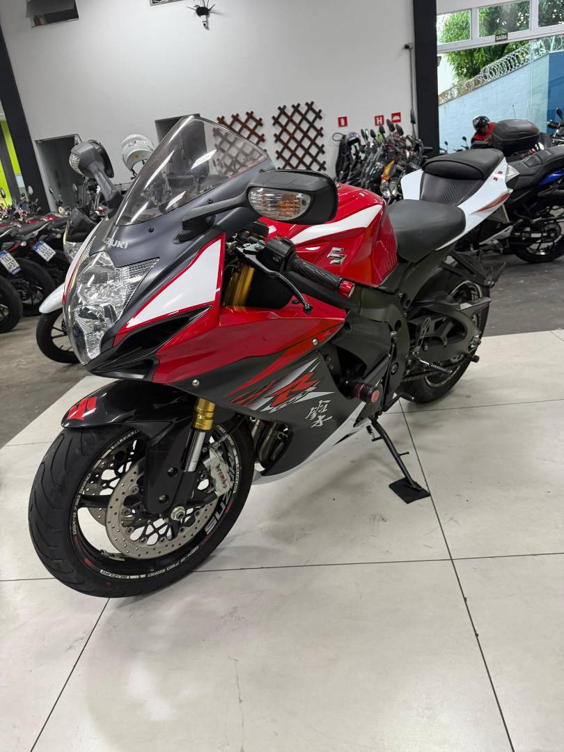 SUZUKI GSX R750