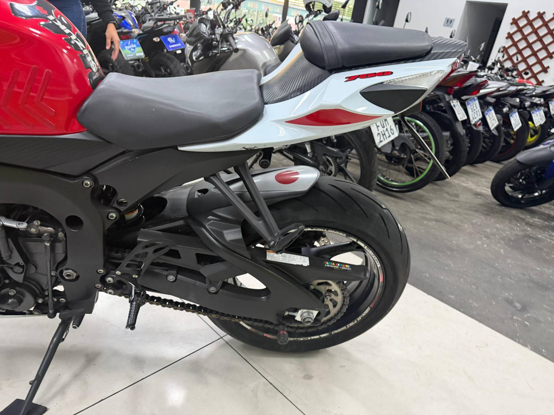 SUZUKI GSX R750