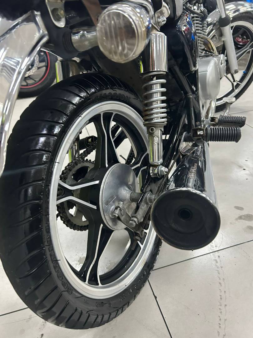 SUZUKI INTRUDER 125