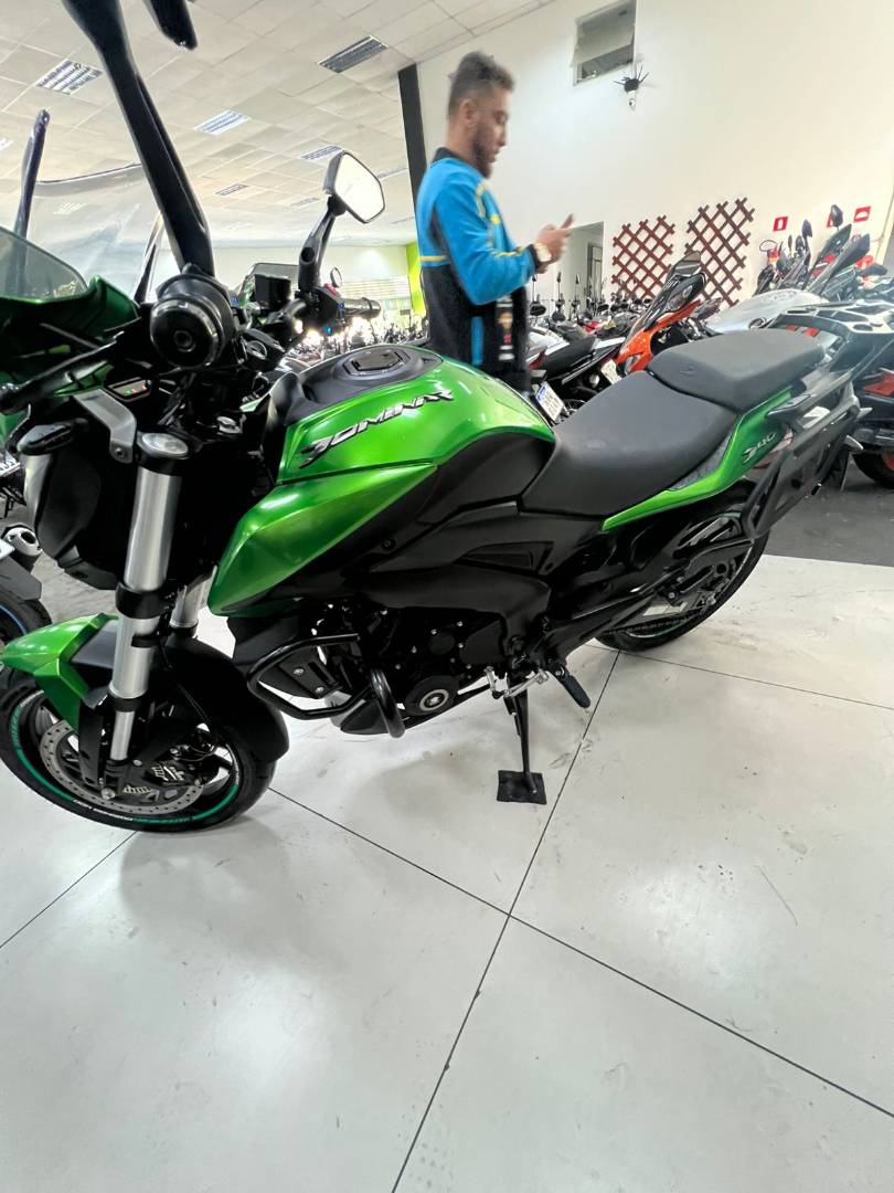 BAJAJ DOMINAR 400