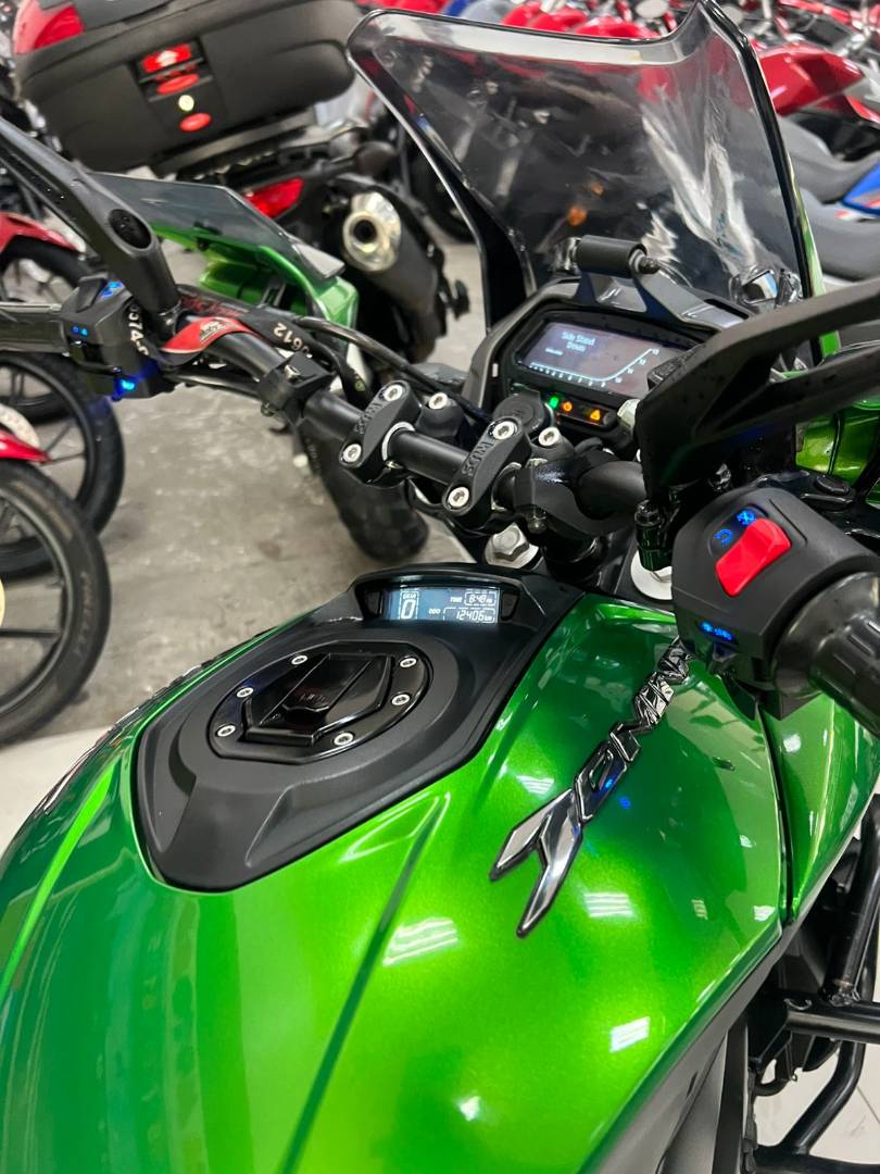 BAJAJ DOMINAR 400