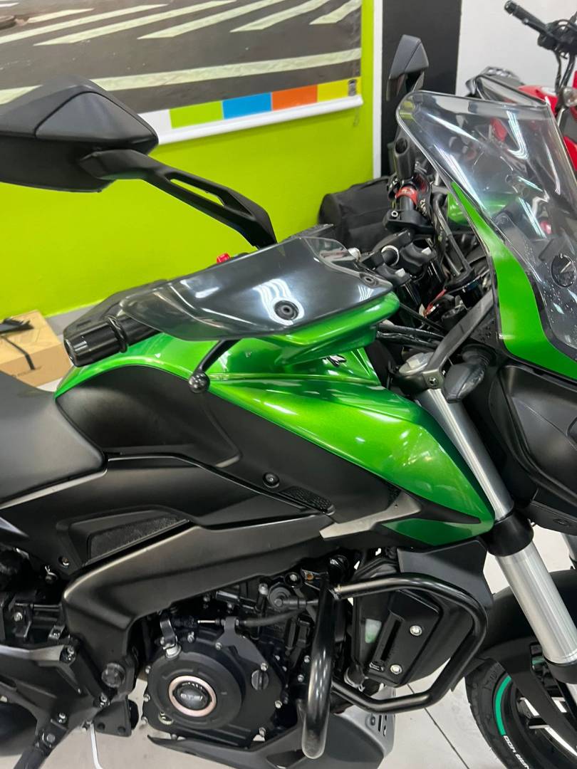 BAJAJ DOMINAR 400