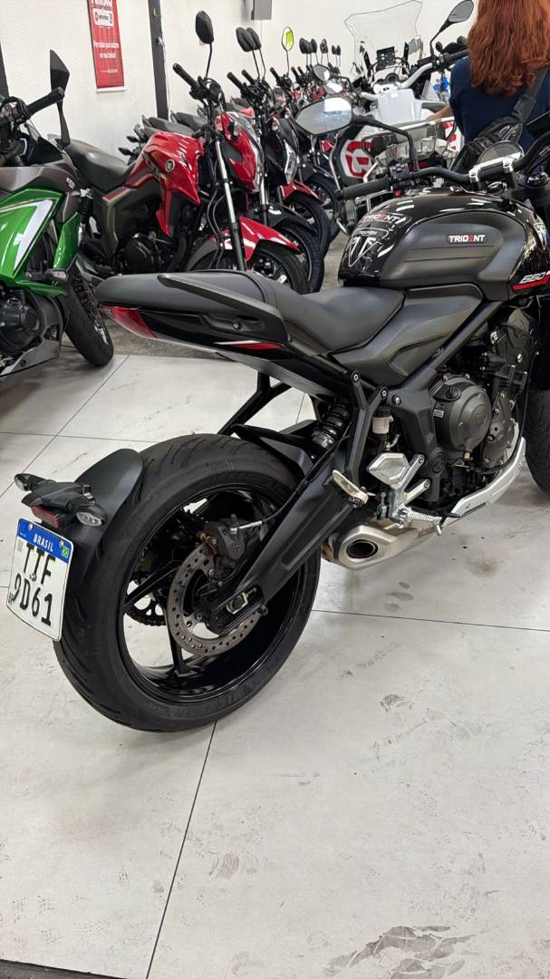 TRIUMPH TRIDENT 660