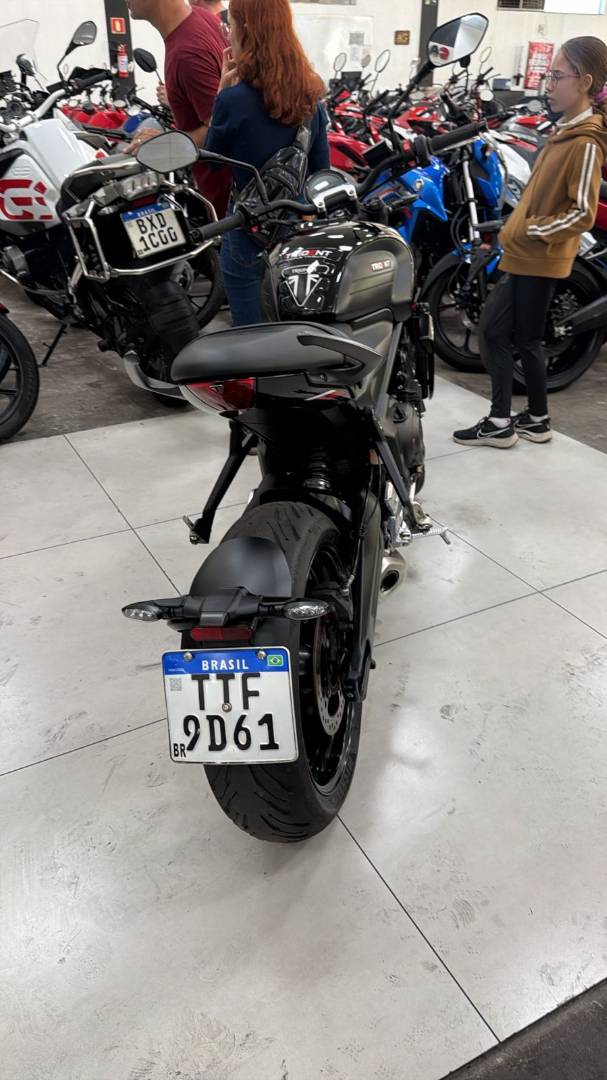 TRIUMPH TRIDENT 660