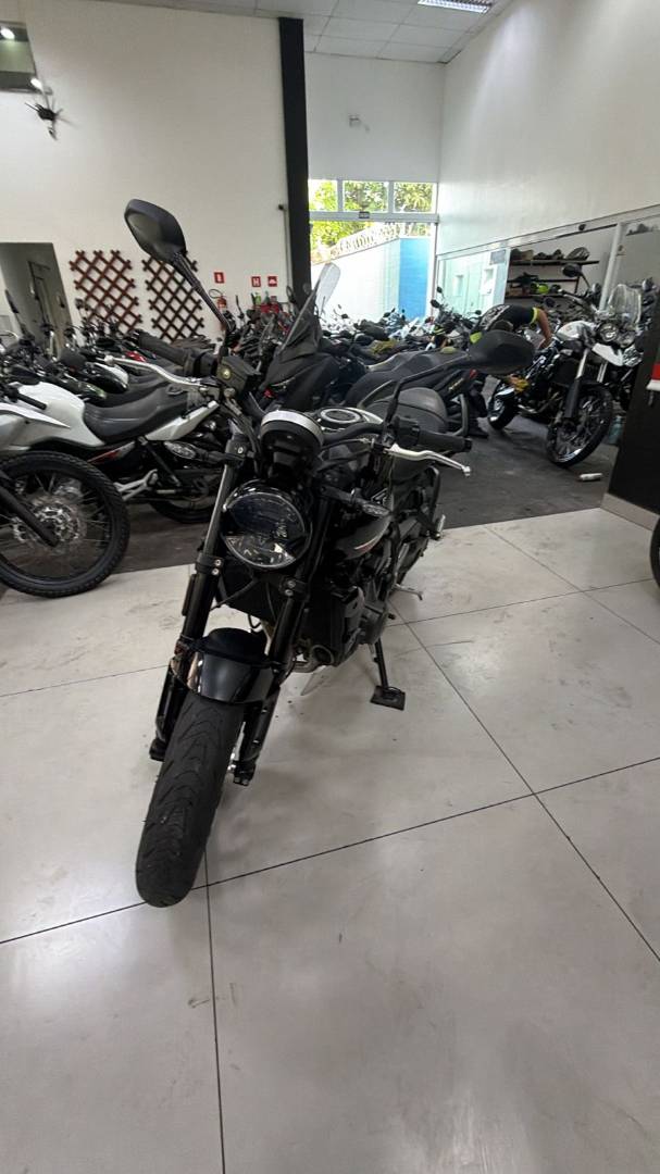 TRIUMPH TRIDENT 660