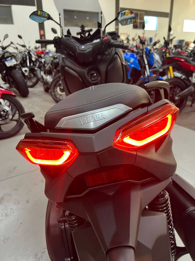 YAMAHA XMAX 250 CONNECTED ABS