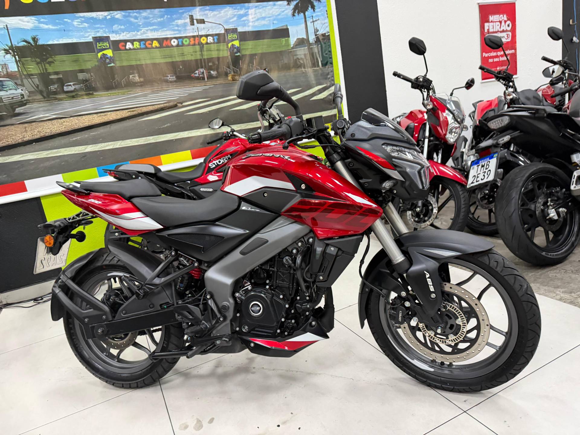 BAJAJ DOMINAR 200