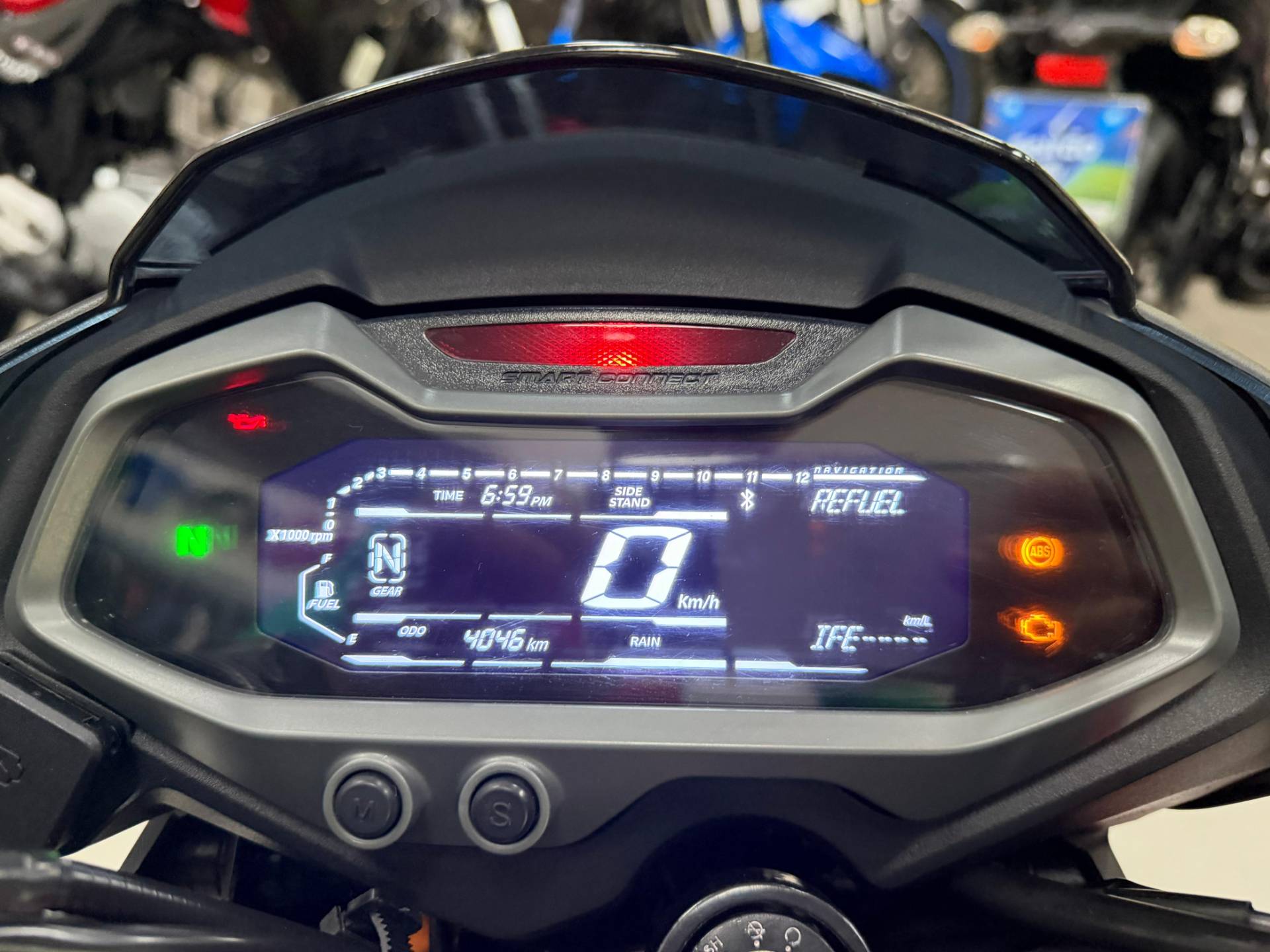 BAJAJ DOMINAR 200