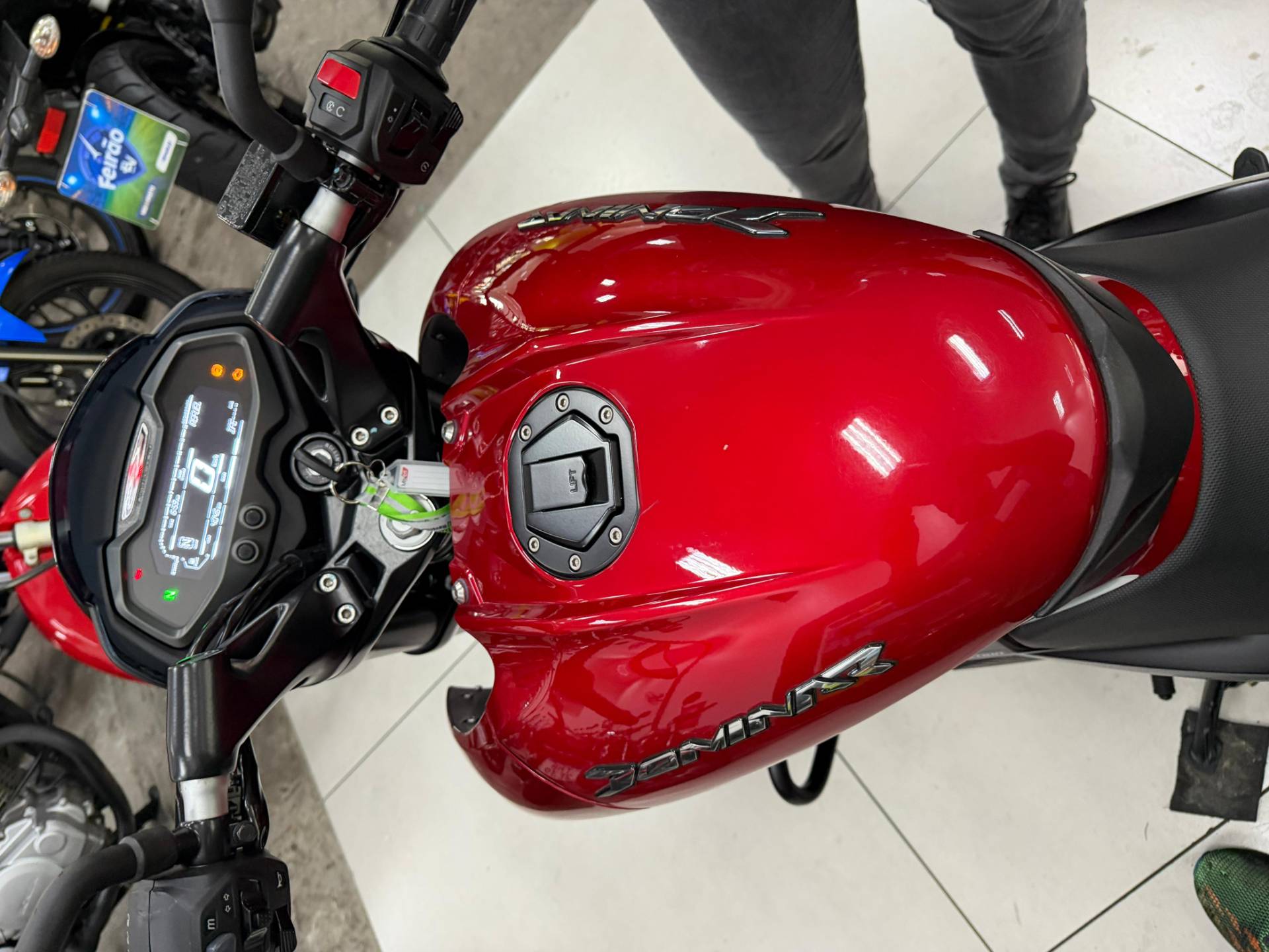 BAJAJ DOMINAR 200