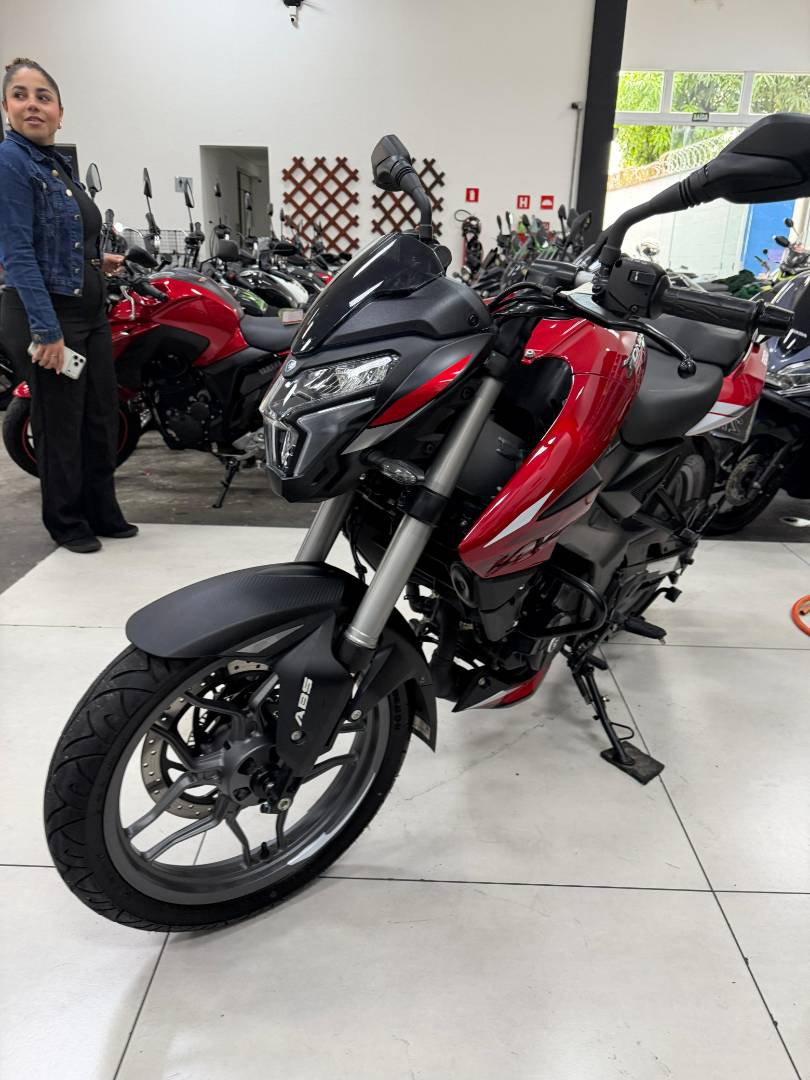 BAJAJ DOMINAR 200