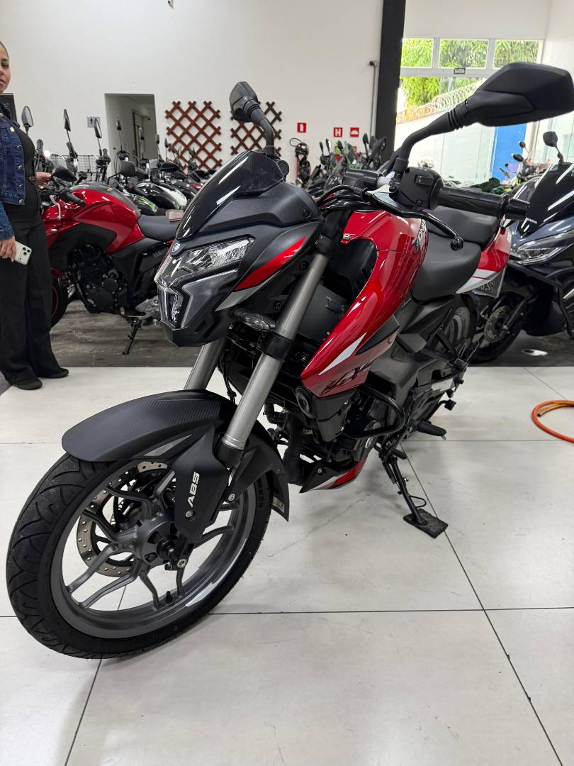 BAJAJ DOMINAR 200