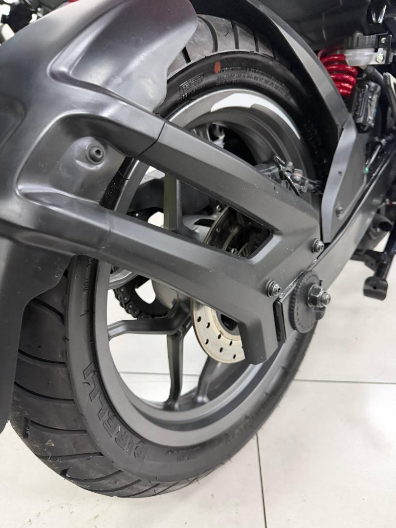 BAJAJ DOMINAR 200