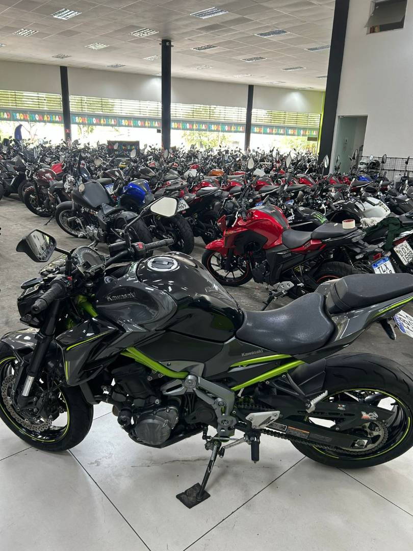 KAWASAKI Z900