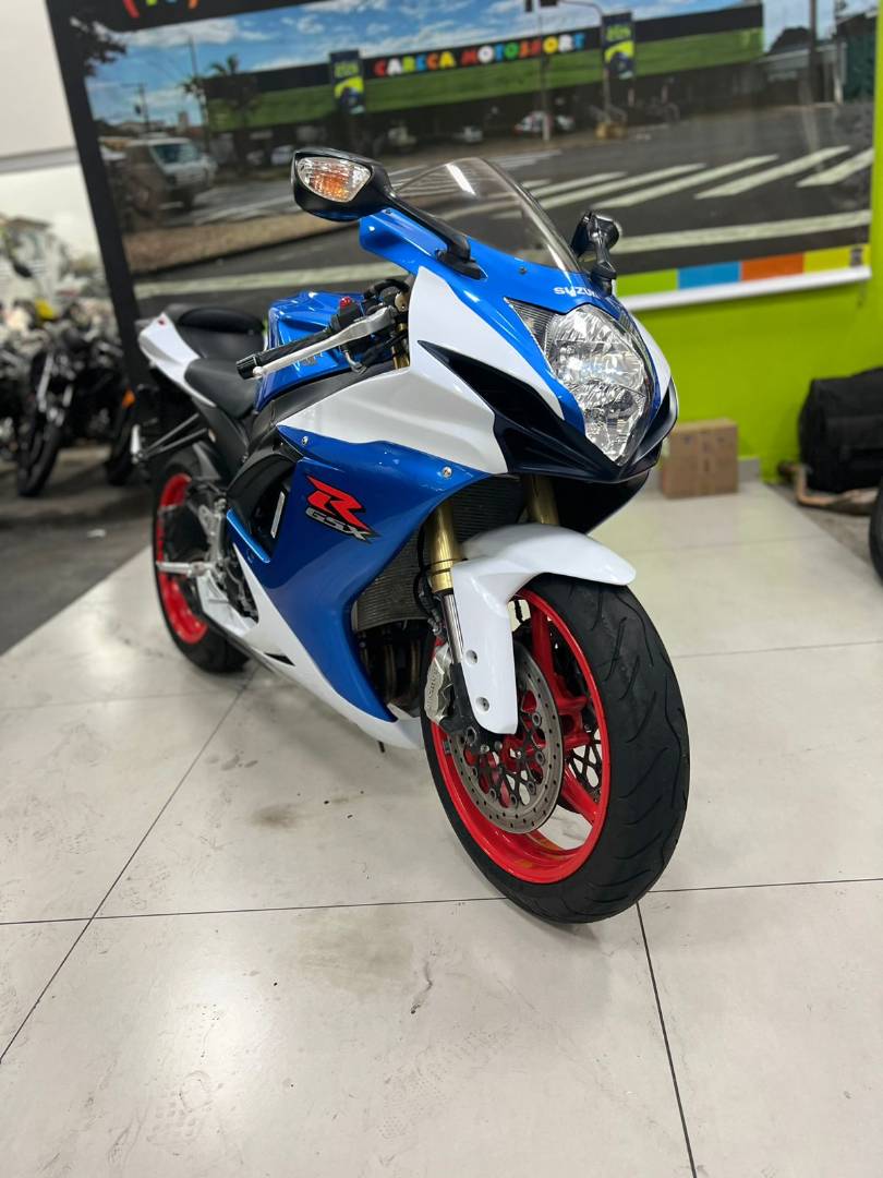 SUZUKI GSX R750
