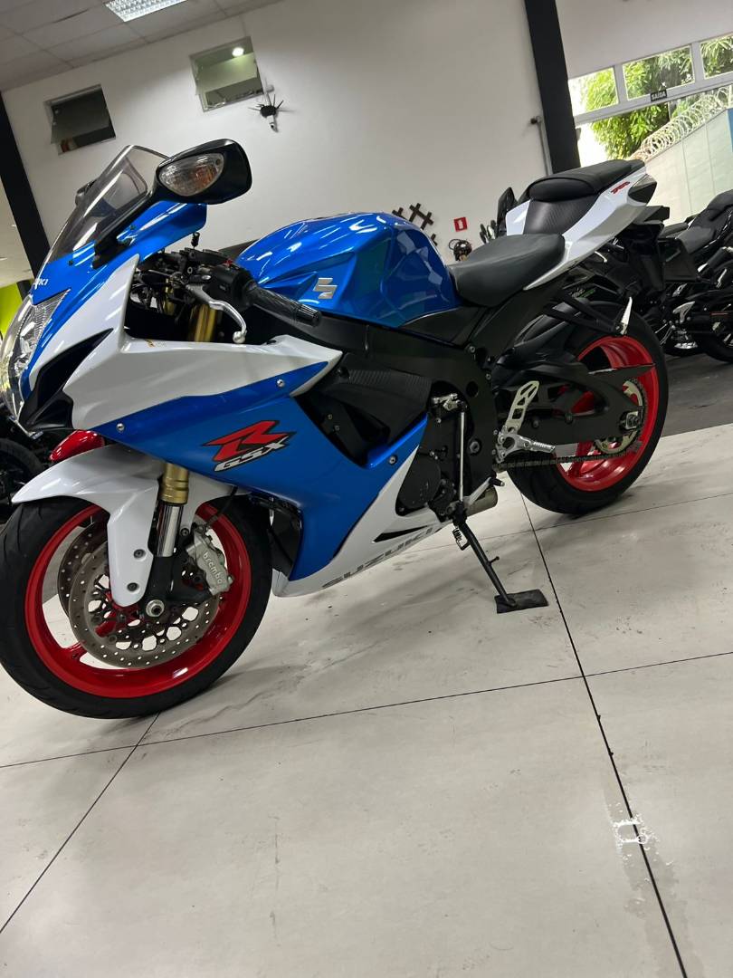 SUZUKI GSX R750