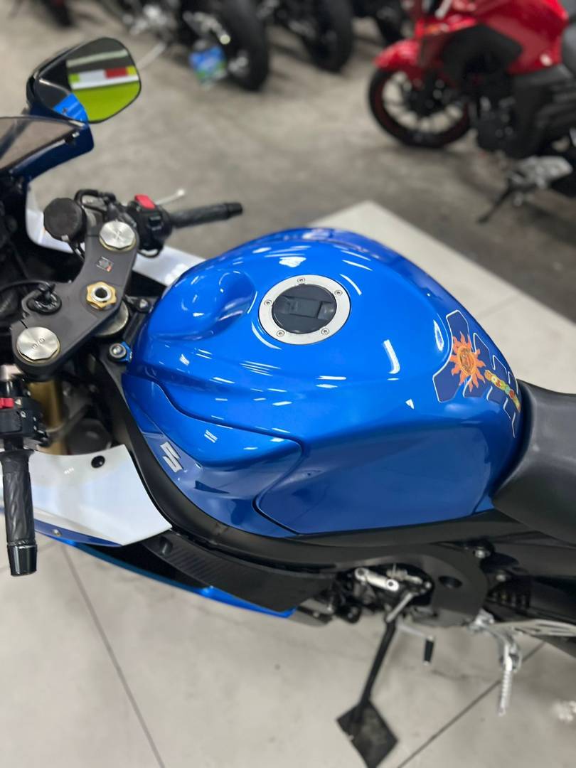 SUZUKI GSX R750