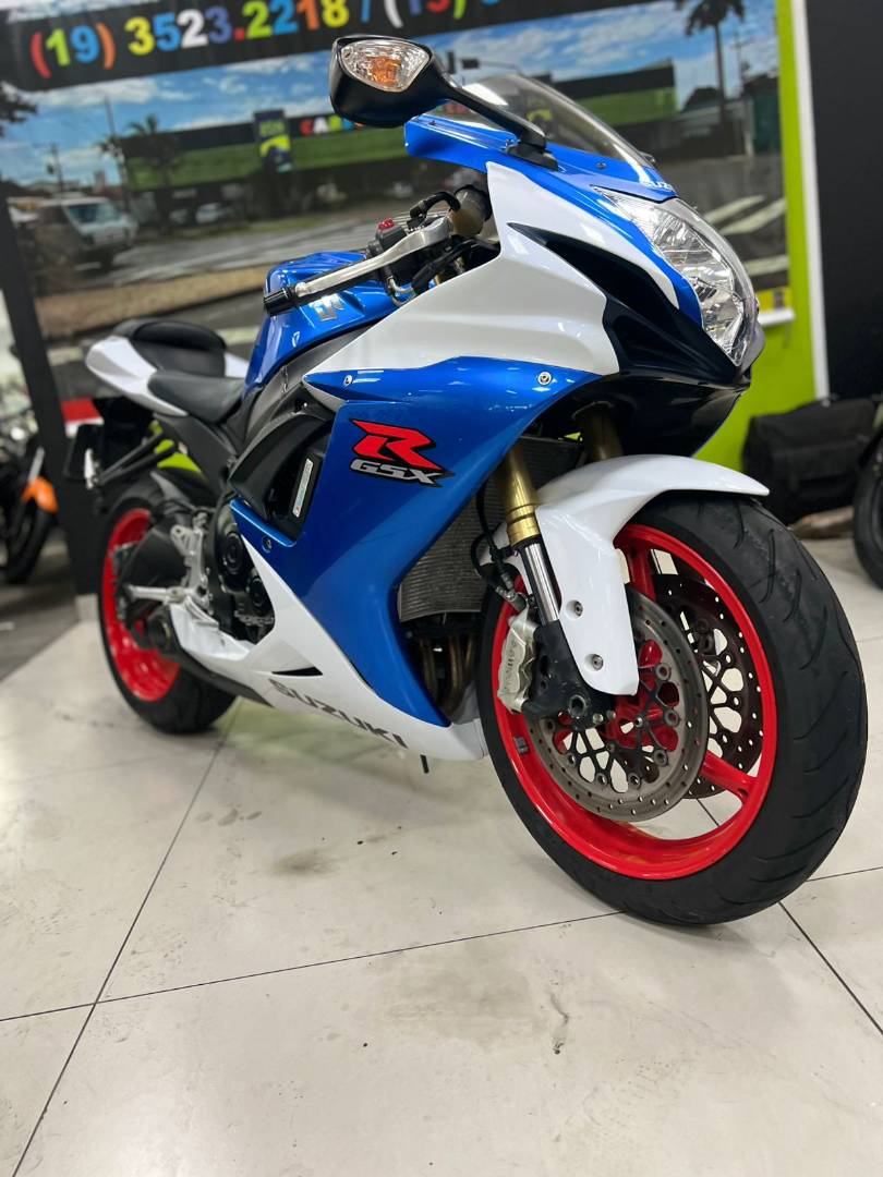 SUZUKI GSX R750