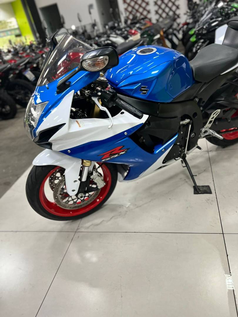 SUZUKI GSX R750