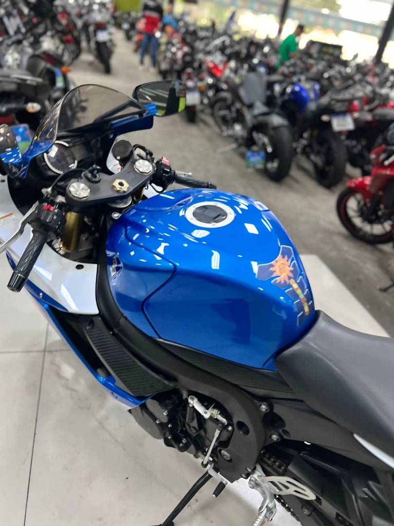 SUZUKI GSX R750