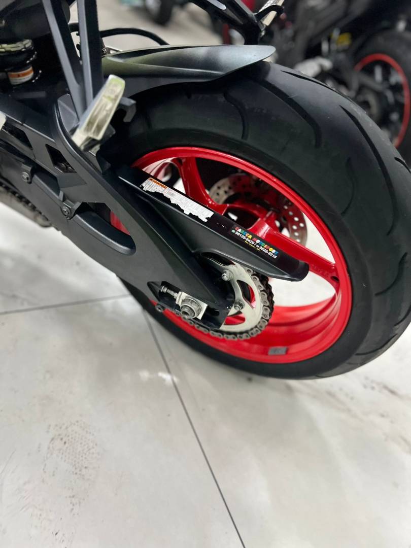 SUZUKI GSX R750