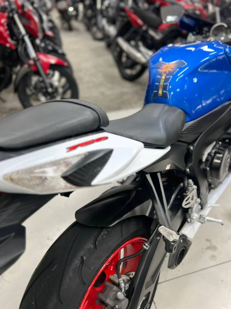 SUZUKI GSX R750