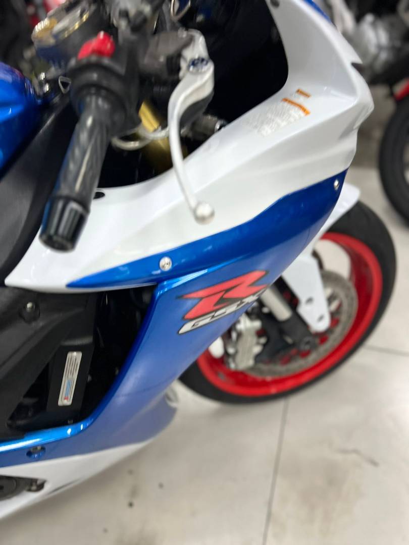 SUZUKI GSX R750