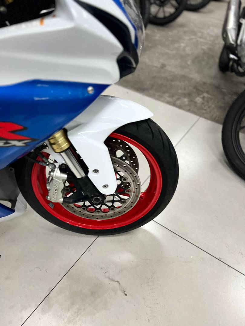 SUZUKI GSX R750