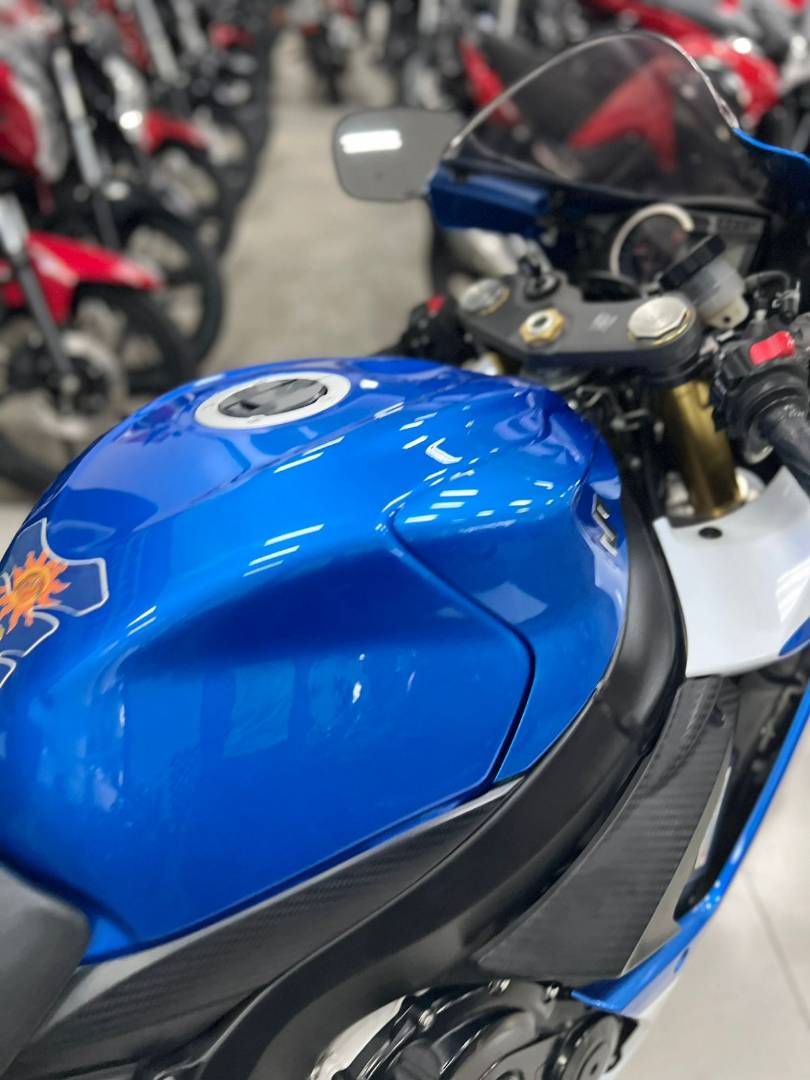 SUZUKI GSX R750
