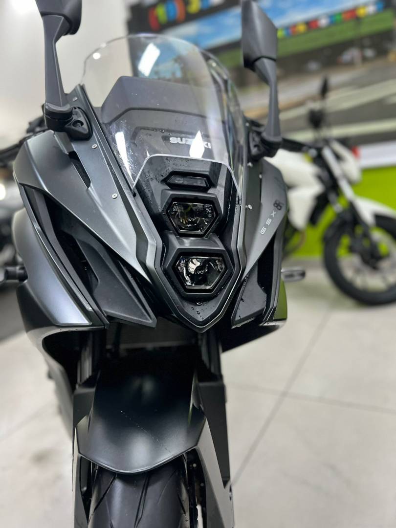 SUZUKI GSX-8R