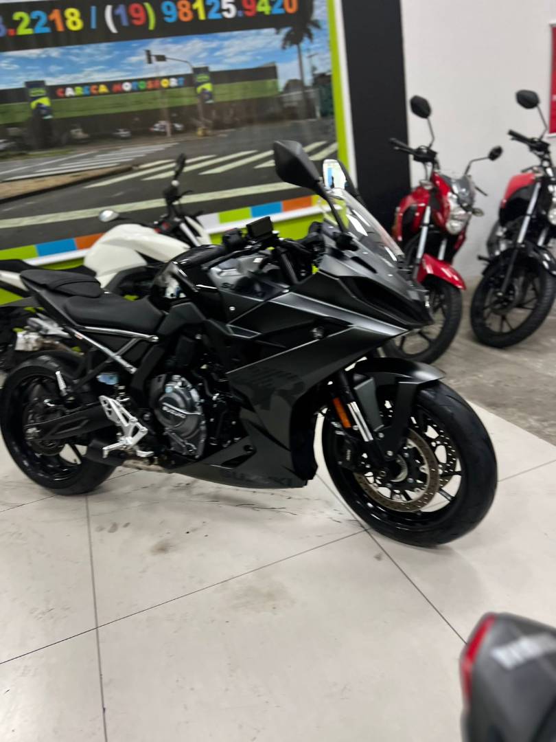 SUZUKI GSX-8R