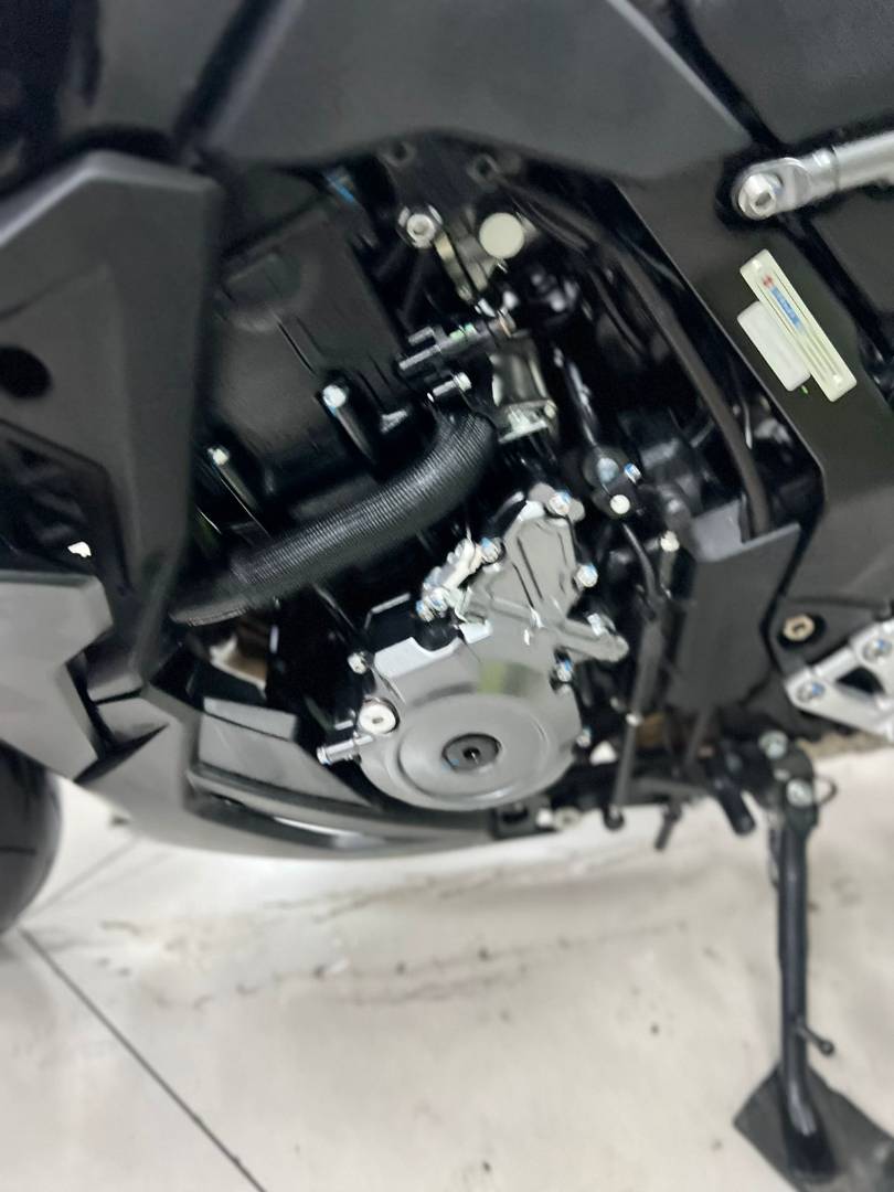 SUZUKI GSX-8R