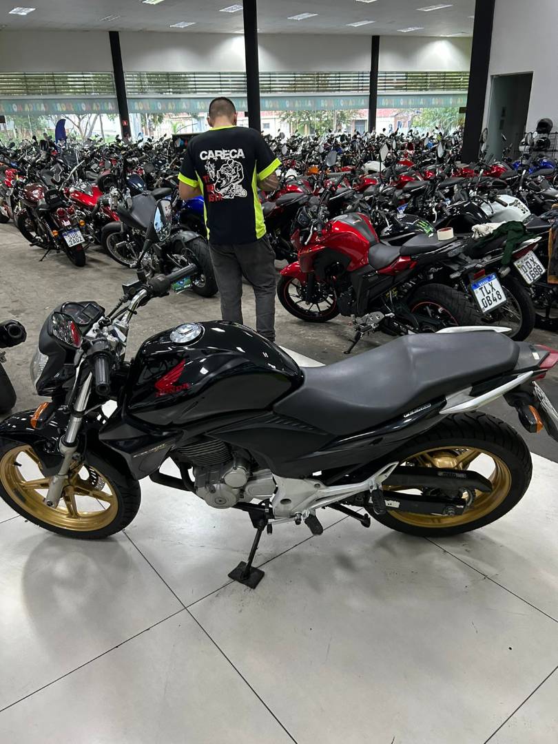 HONDA CB 300R