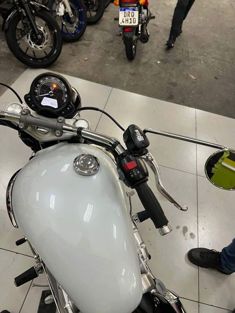 TRIUMPH BONNEVILLE SPEEDMASTER