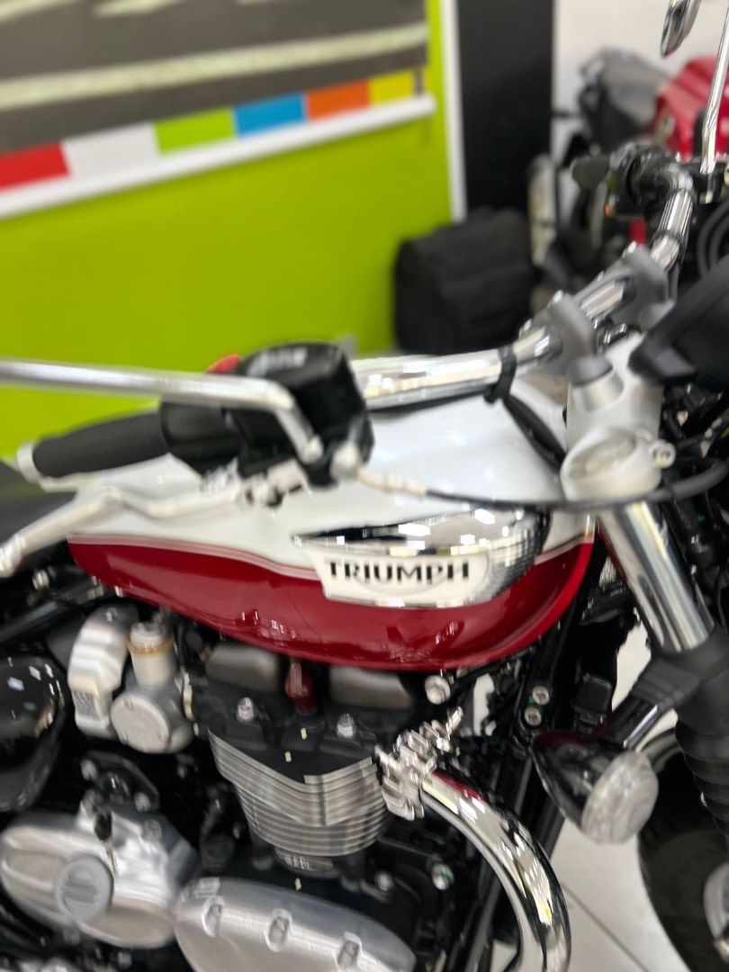 TRIUMPH BONNEVILLE SPEEDMASTER