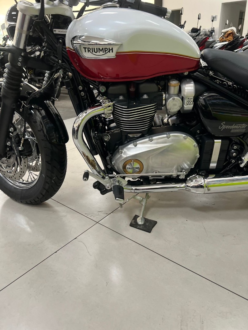 TRIUMPH BONNEVILLE SPEEDMASTER