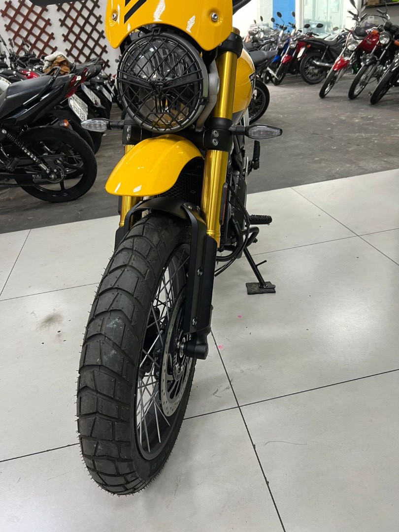 TRIUMPH STREET SCRAMBLER