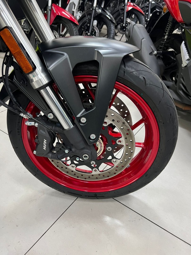 SUZUKI GSX-8S