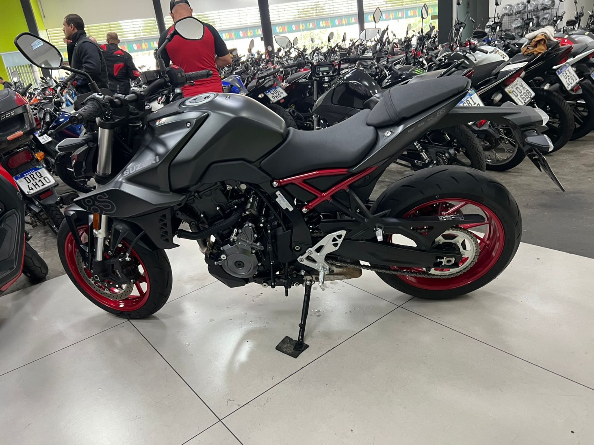 SUZUKI GSX-8S
