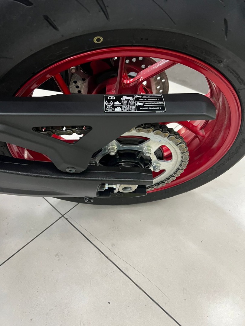 SUZUKI GSX-8S