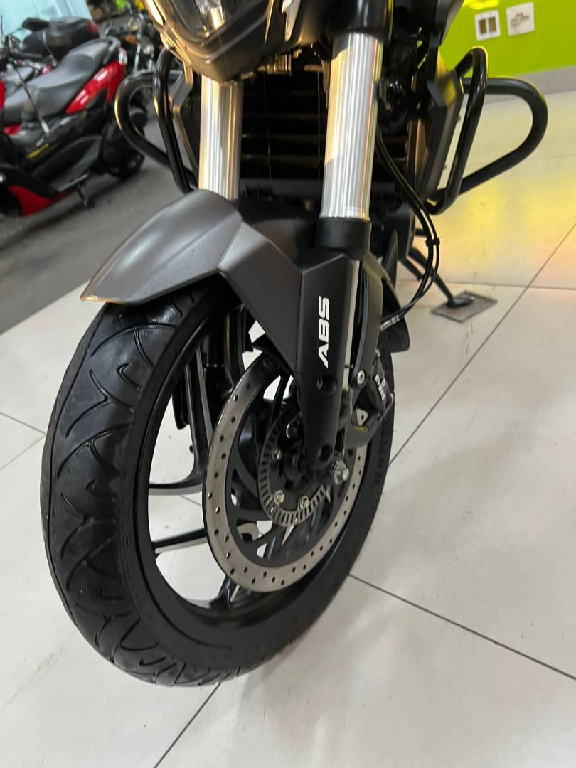 BAJAJ DOMINAR 400