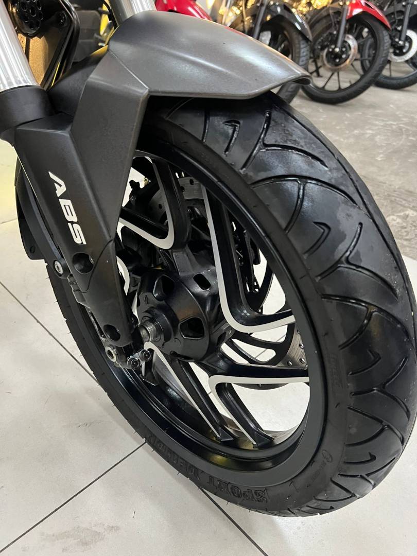 BAJAJ DOMINAR 400