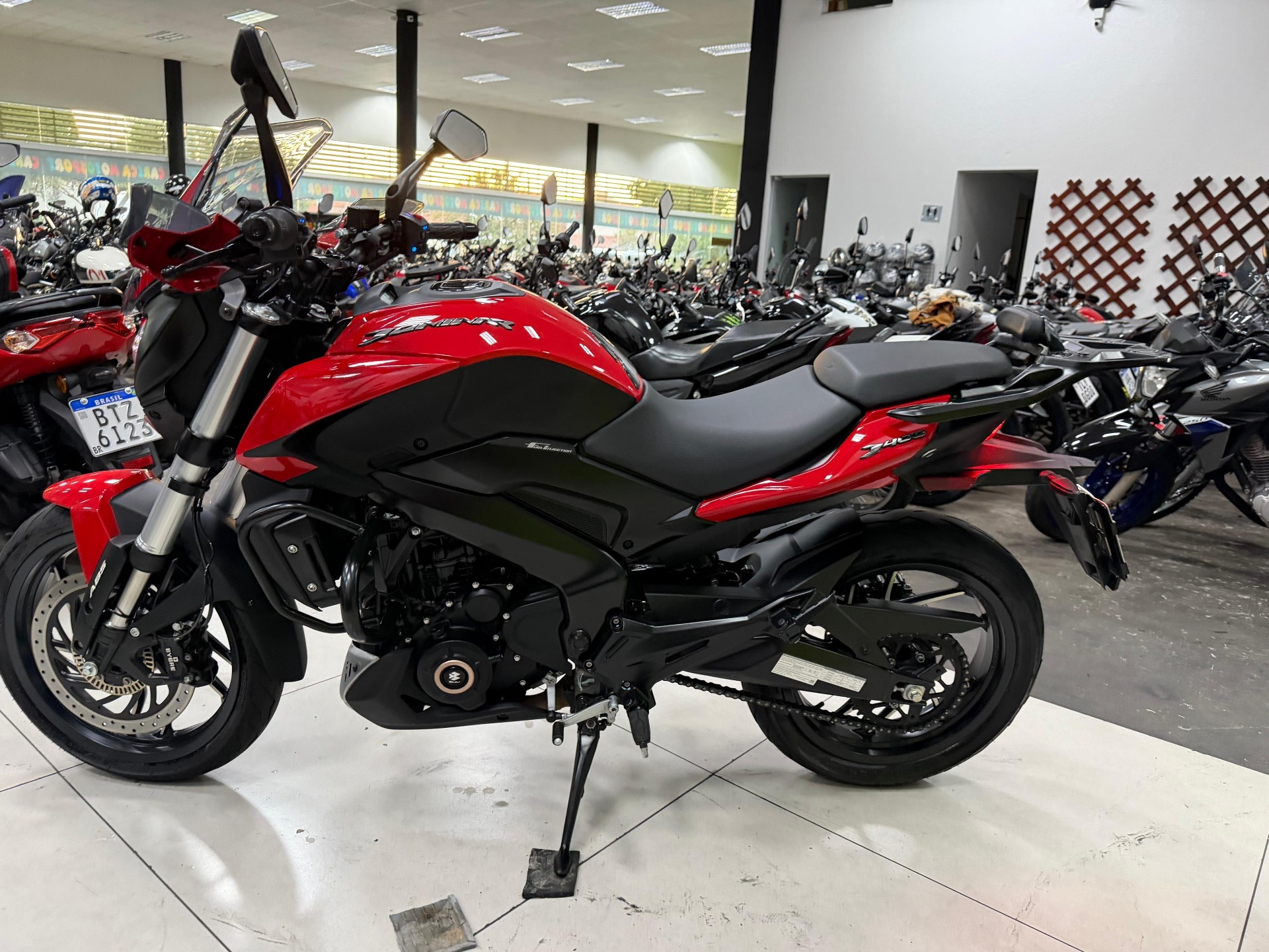 BAJAJ DOMINAR 400
