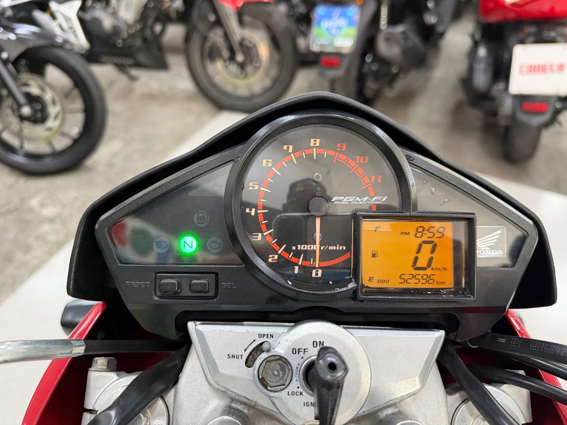 HONDA CB 300R