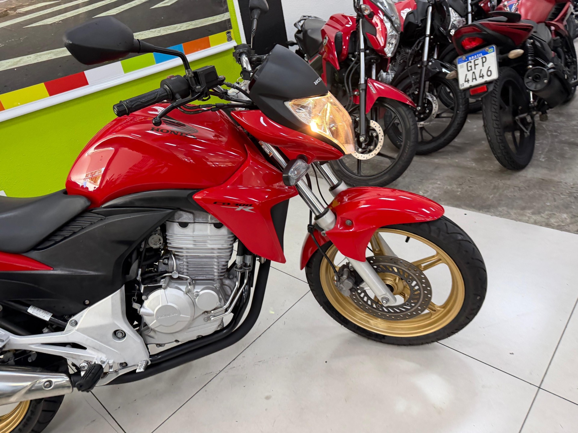 HONDA CB 300R