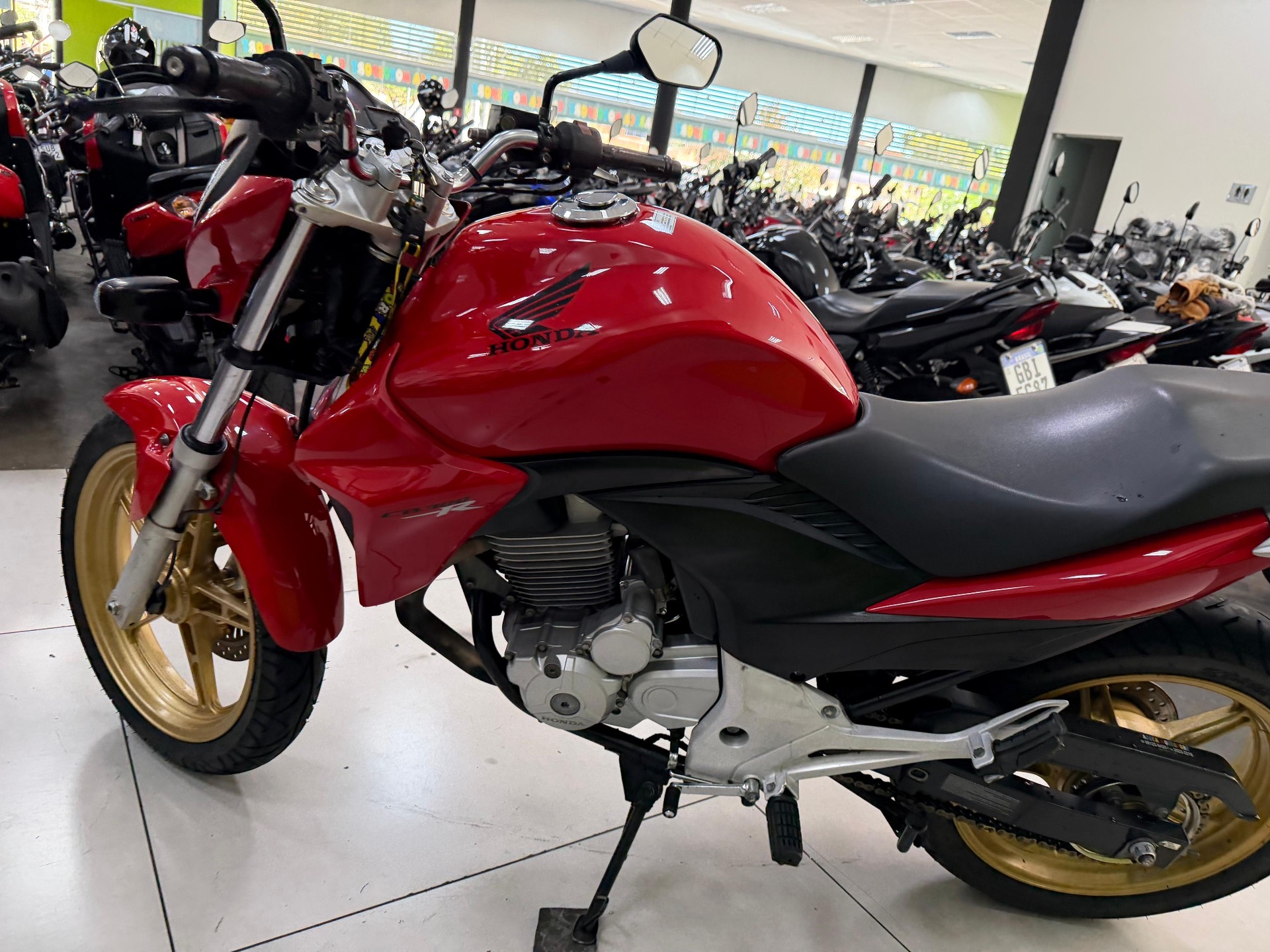 HONDA CB 300R